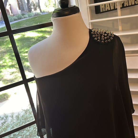 Zara • VTG Black Flow-y Top w/Silver Spikes • Sz M - Picture 3 of 16